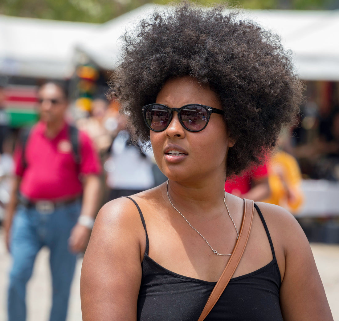Routine cheveux crépus été : protéger sans dessécher